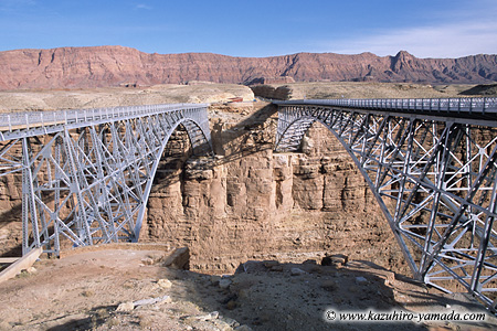 Original and New Navajo Bridges / ViozubW